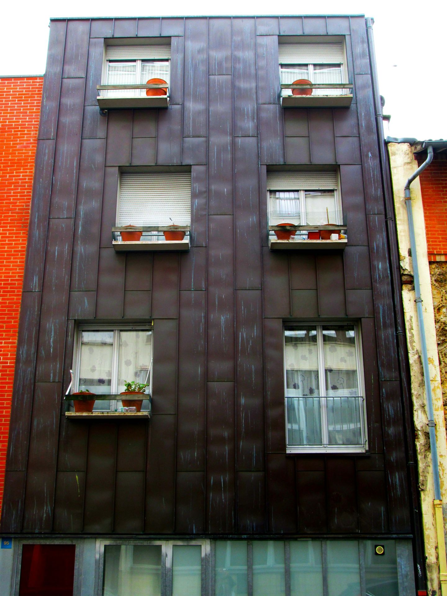 Metallfassade Mehrparteienhaus Krems